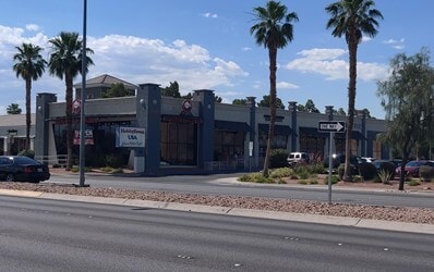 4590 W Sahara Ave, Las Vegas, NV à louer Photo de l’immeuble– Image 1 sur 3