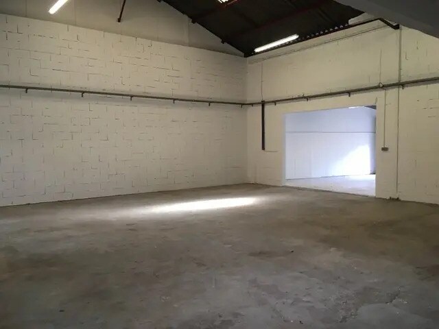 Local d’activités dans Mouans-Sartoux à louer - Photo de l’immeuble – Image 1 sur 6