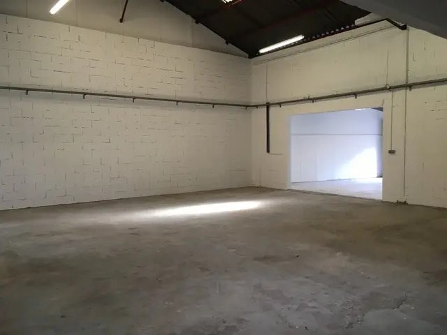 Plus de détails pour Local d'activités à louer