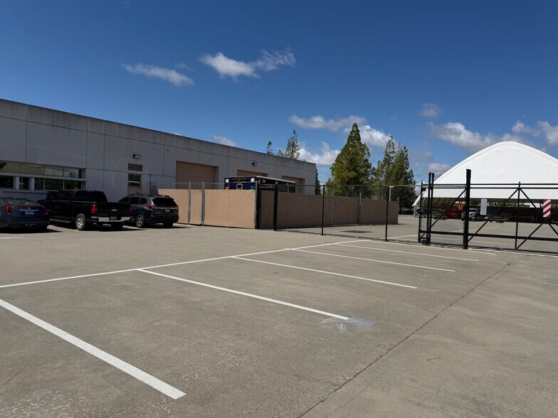 8150 Industrial Ave, Roseville, CA à louer - Photo de l’immeuble – Image 2 sur 5