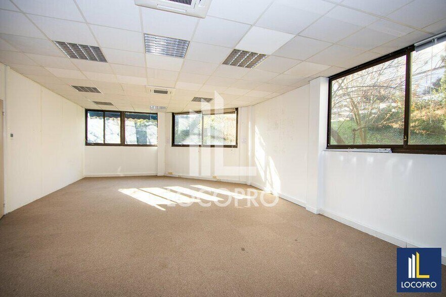 Bureau dans Aix-en-Provence à louer - Photo de l’immeuble – Image 1 sur 9