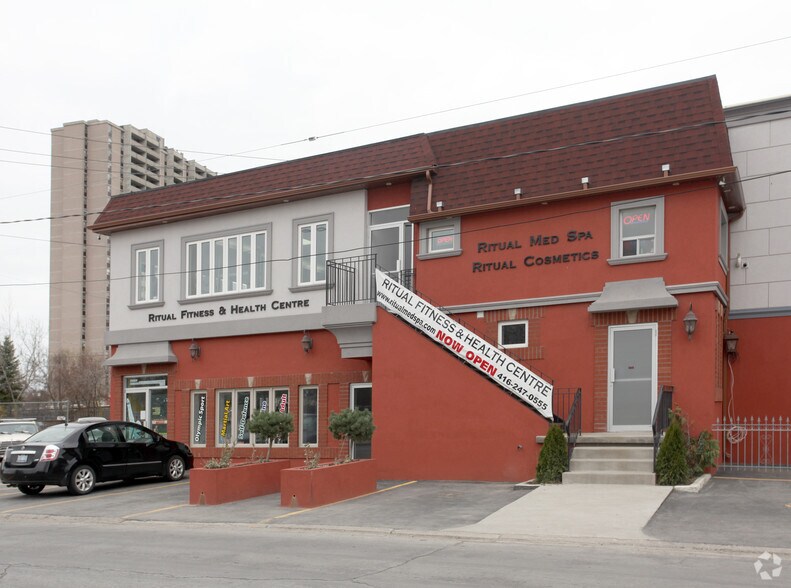2b Rosemount Ave, Toronto, ON à louer - Photo de l’immeuble – Image 2 sur 2