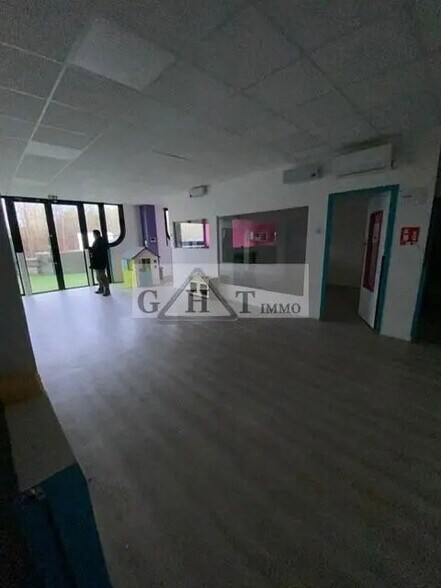 Bureau dans Villebon-sur-Yvette à vendre - Photo intérieure – Image 2 sur 3