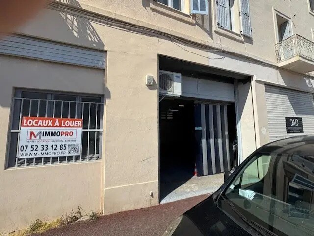 Industriel/Logistique dans Antibes à louer - Photo de l’immeuble – Image 2 sur 8