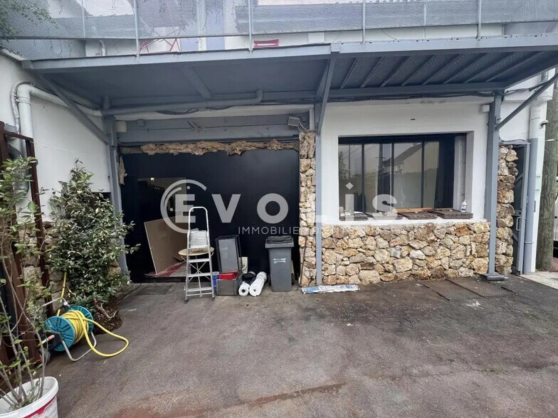 Local d’activités dans Noisy-le-Grand à louer - Photo de l’immeuble – Image 2 sur 9