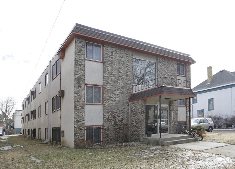 2637 Pleasant Ave S, Minneapolis, MN à vendre - Photo de l’immeuble – Image 3 sur 33
