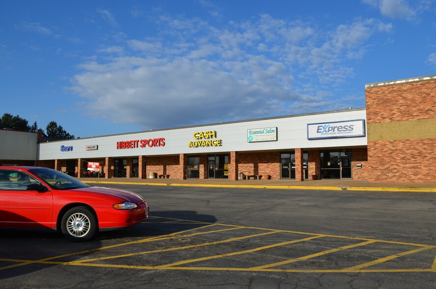 1110-1122 N Superior Ave, Tomah, WI à louer - Photo de l’immeuble – Image 2 sur 8