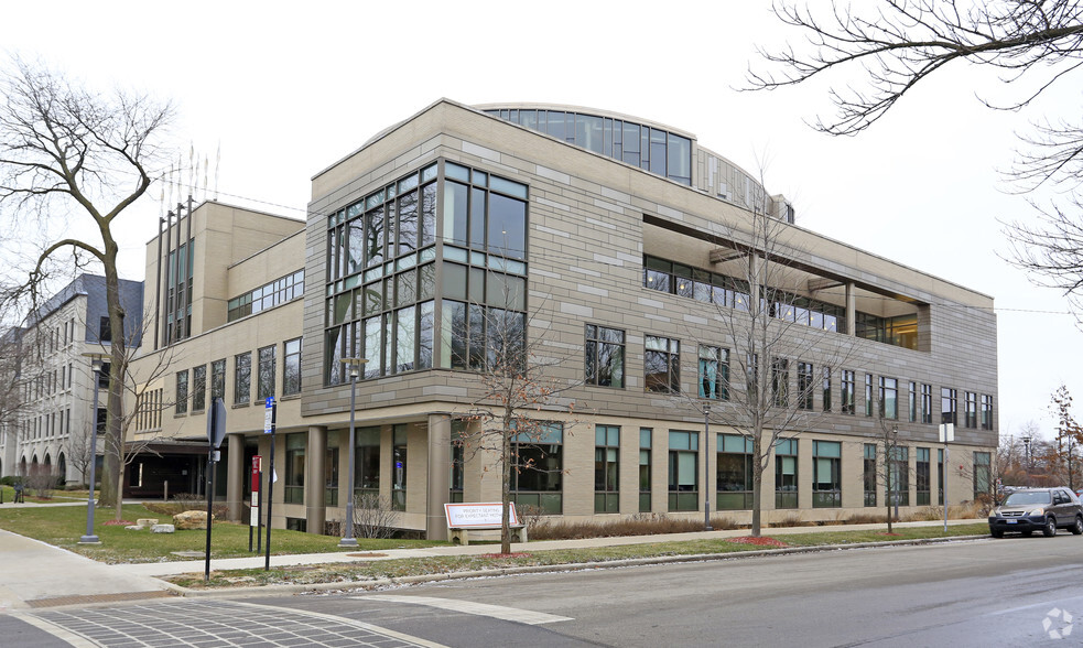 1407 E 60th St, Chicago, IL à louer - Photo de l’immeuble – Image 1 sur 9
