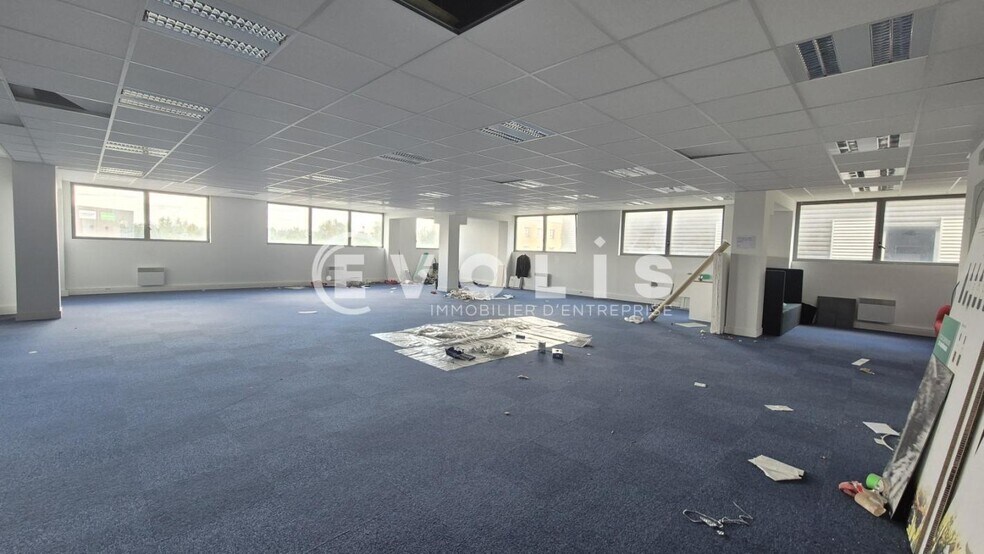 Bureau dans Ferrieres En Brie à vendre - Photo intérieure – Image 3 sur 5