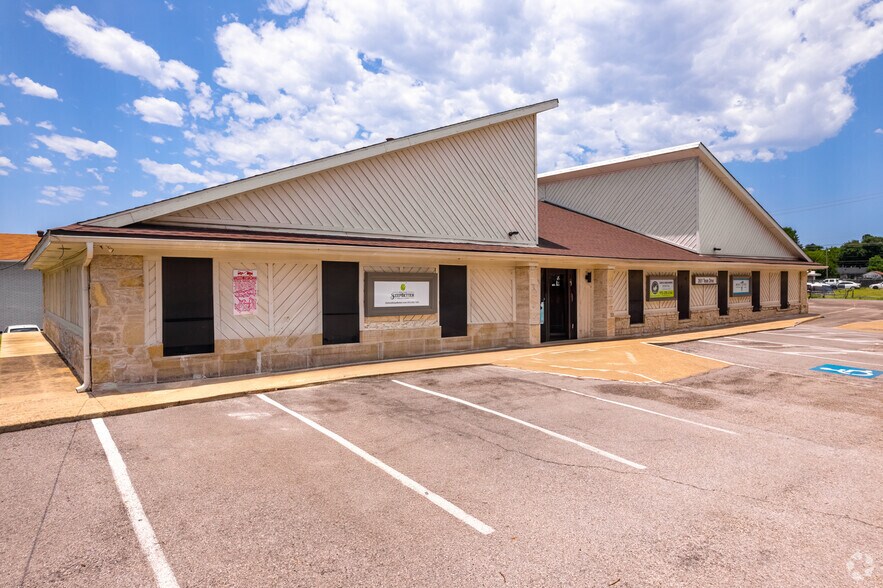 2651 Texas Dr, Irving, TX à louer - Photo de l’immeuble – Image 2 sur 12