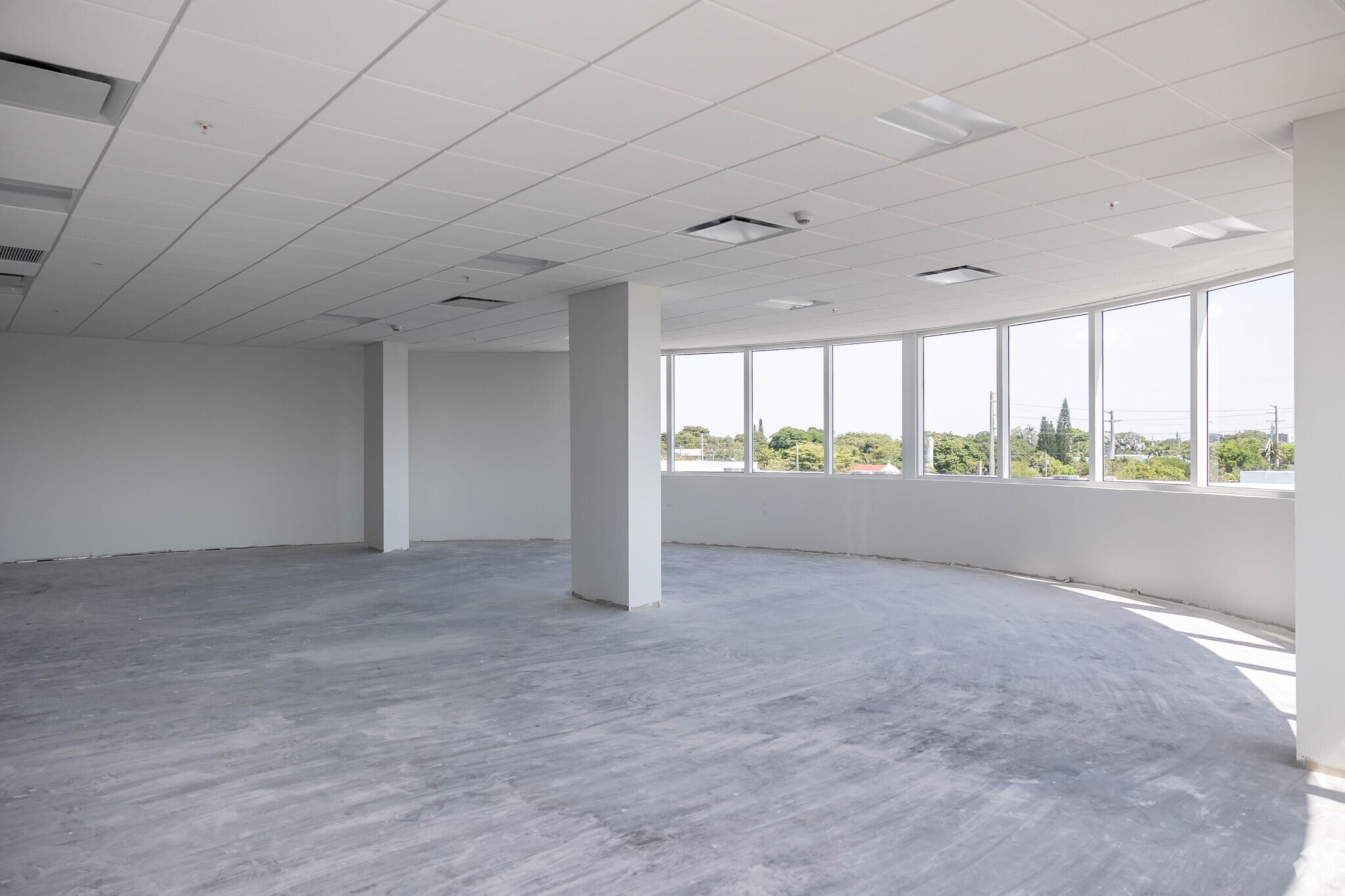 504-512 NW 1st Ave, Hallandale Beach, FL à louer Photo intérieure– Image 1 sur 2