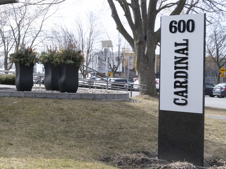 600 Rue Cardinal, Laval, QC à vendre - Photo de l’immeuble – Image 2 sur 16
