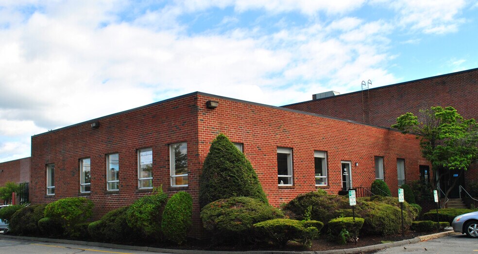 78 Olympia Ave, Woburn, MA à louer - Photo de l’immeuble – Image 3 sur 12