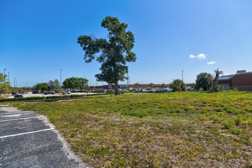 12945 Seminole Blvd, Largo, FL à louer - Photo de l’immeuble – Image 3 sur 49