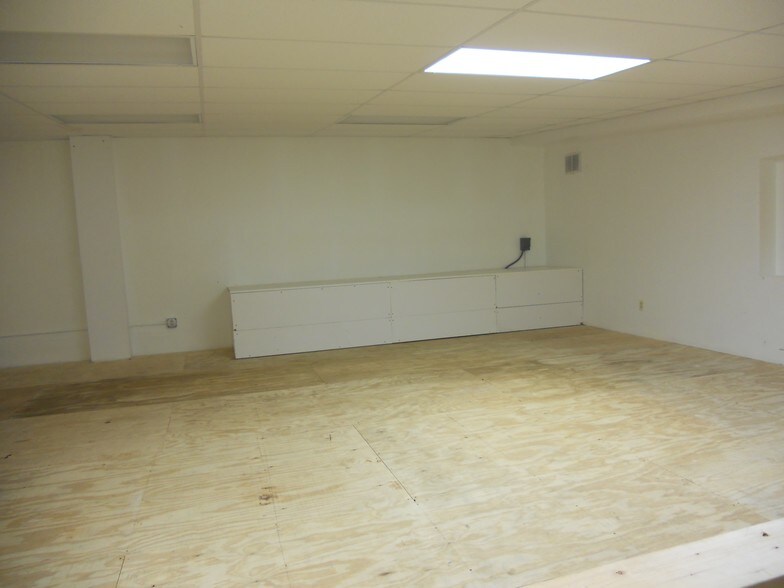 6142-6162 Clark Center Ave, Sarasota, FL à louer - Photo de l’immeuble – Image 3 sur 6