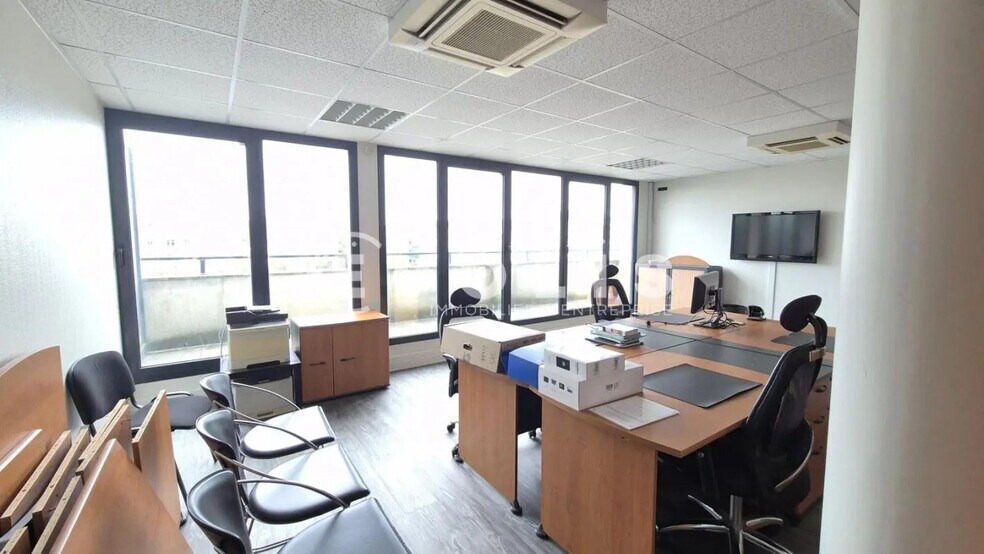 Bureau dans Bussy-Saint-Georges à vendre - Photo de l’immeuble – Image 2 sur 5