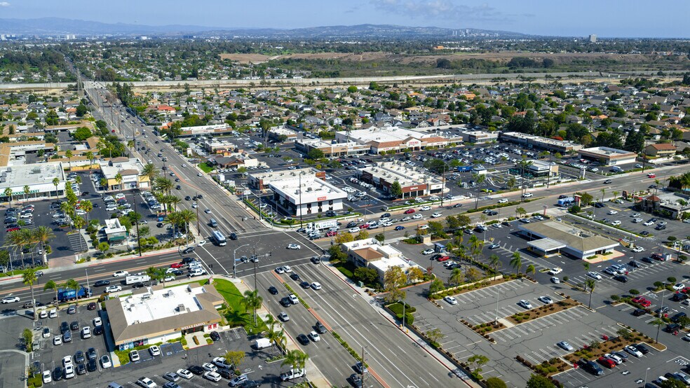 10026-10038 Adams Ave, Huntington Beach, CA à louer - Photo de l’immeuble – Image 2 sur 7