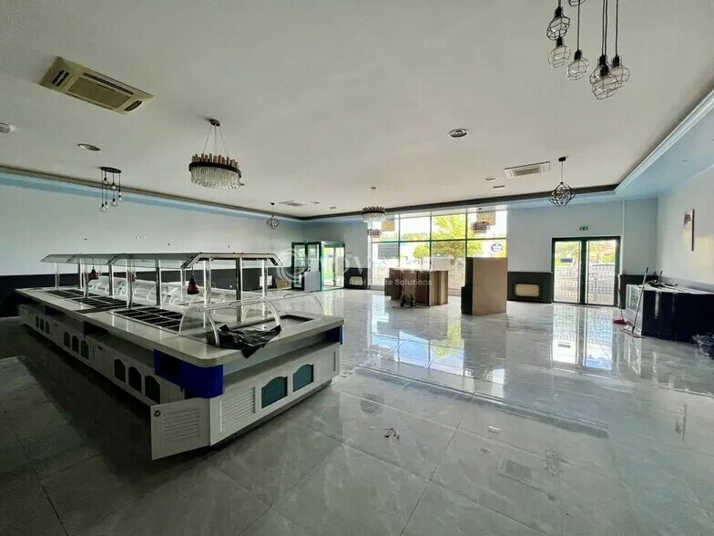 Local commercial dans L'ISLE-ADAM à louer - Photo intérieure – Image 2 sur 6