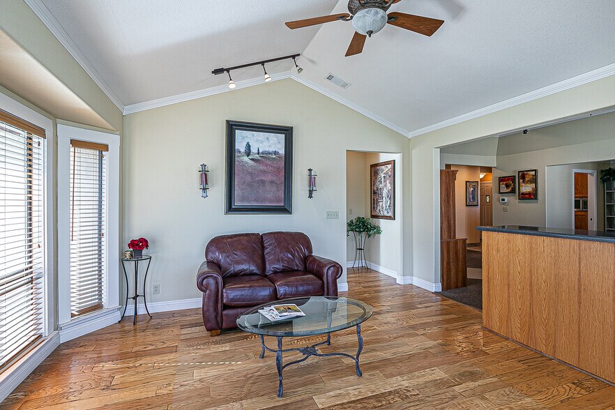 115 W Park Ave, Santa Maria, CA à vendre - Hall d’entrée – Image 3 sur 9