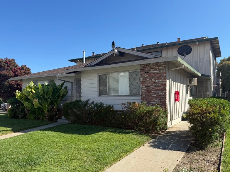 1220 Juniper Dr, Gilroy, CA à vendre - Photo de l’immeuble – Image 2 sur 5