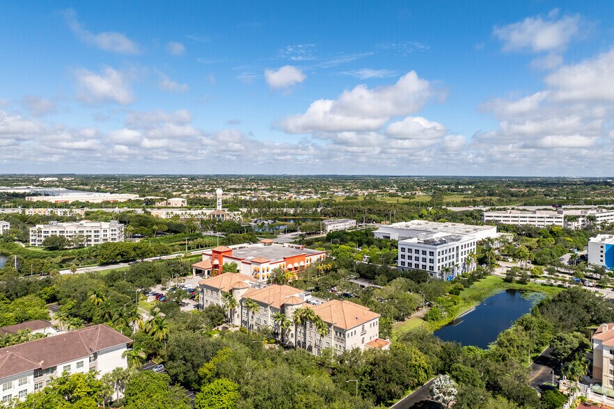 14601 Hotel Rd, Miramar, FL à louer - Photo de l’immeuble – Image 3 sur 5