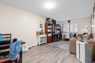 Plus de détails pour 86-18 57th Rd, Elmhurst, NY - Logement à vendre