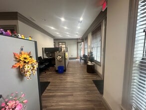 514 W Maple St, Cumming, GA à louer Photo intérieure– Image 2 sur 11