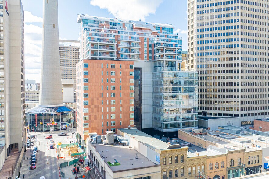 110 9 Av SW, Calgary, AB à louer - Photo de l’immeuble – Image 3 sur 5