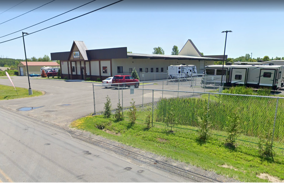 60 Trade Rd, Plattsburgh, NY à louer - Photo de l’immeuble – Image 2 sur 5