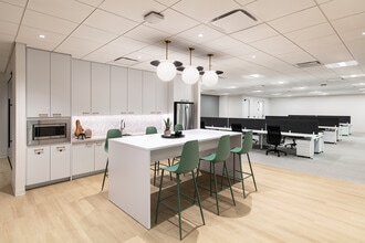 6350 Walker Ln, Alexandria, VA à louer Photo intérieure– Image 2 sur 12