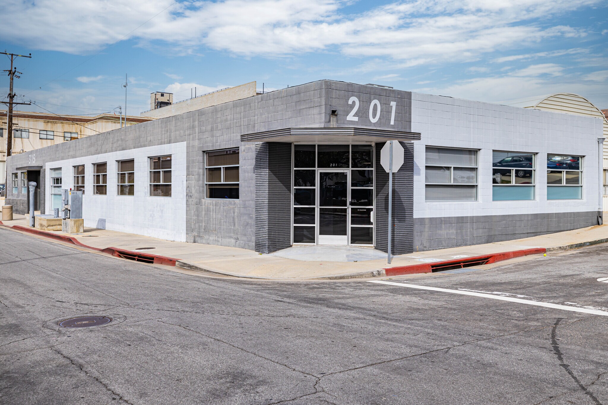201 Arena St, El Segundo, CA à louer Photo principale– Image 1 sur 17
