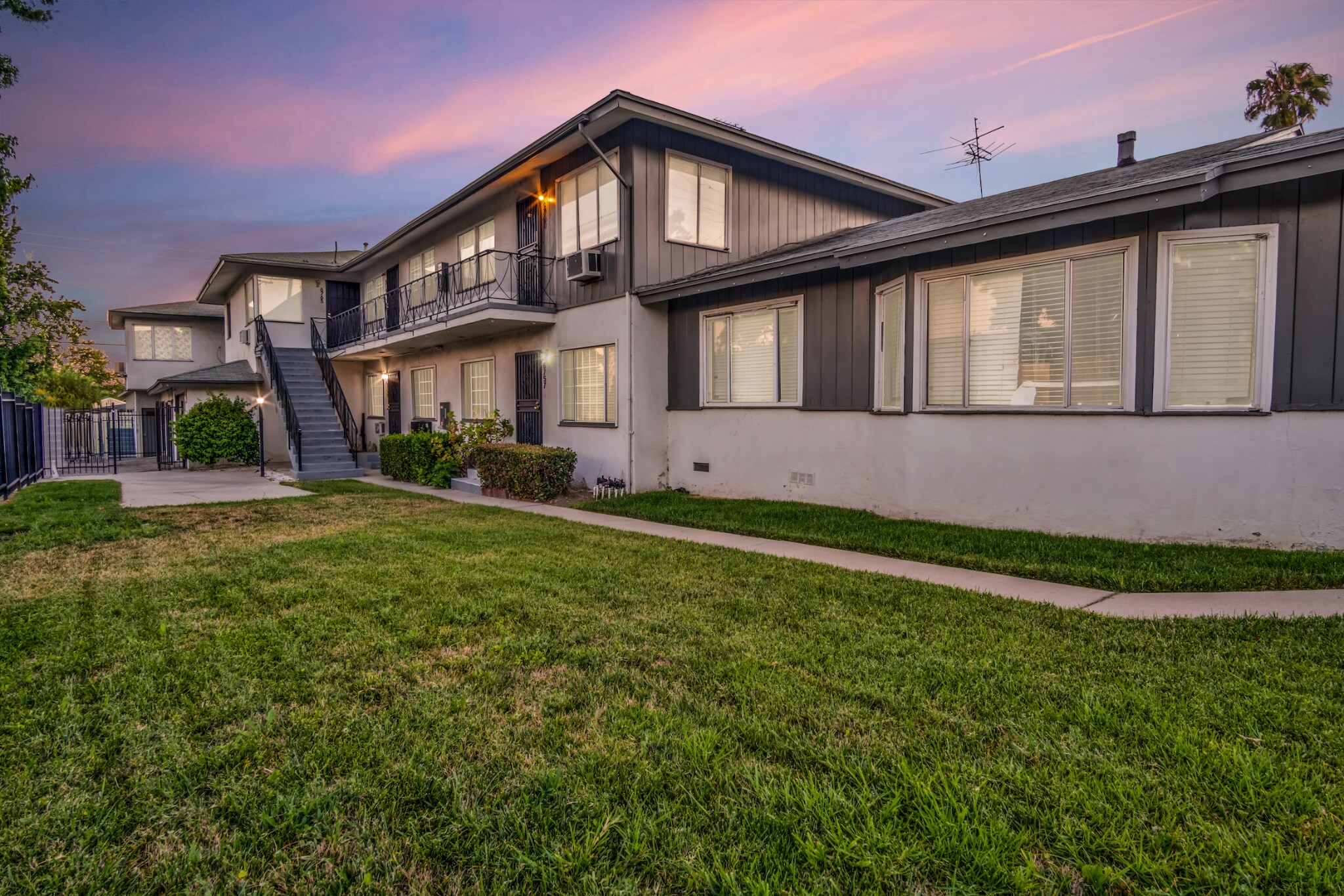 13226 Vanowen St, North Hollywood, CA à vendre Photo de l’immeuble– Image 1 sur 10