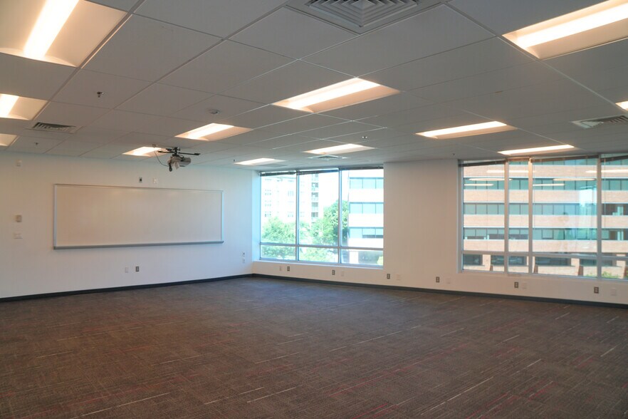 2121 N 15th St, Arlington, VA à louer - Photo intérieure – Image 3 sur 8