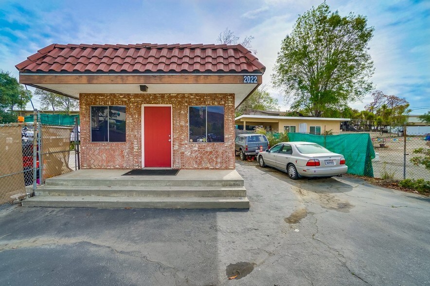 2022 E Route 66, Glendora, CA à vendre - Photo de l’immeuble – Image 2 sur 12