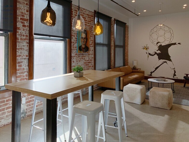 106 W 4th St, Santa Ana, CA à vendre - Photo intérieure – Image 2 sur 15