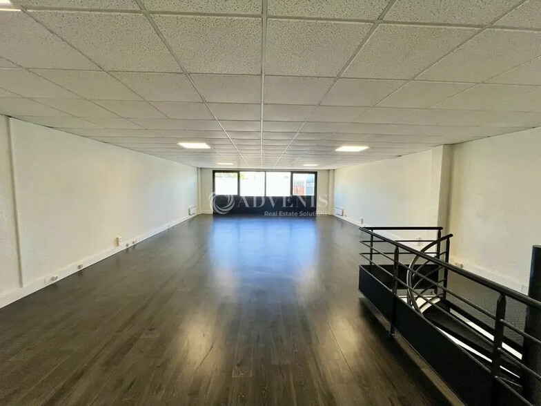 Local d’activités dans Herblay-sur-Seine à louer - Photo de l’immeuble – Image 3 sur 12