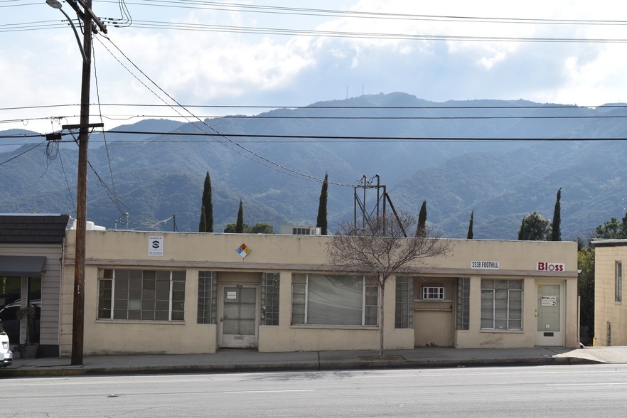3538 Foothill Blvd, La Crescenta, CA à vendre - Photo principale – Image 1 sur 3