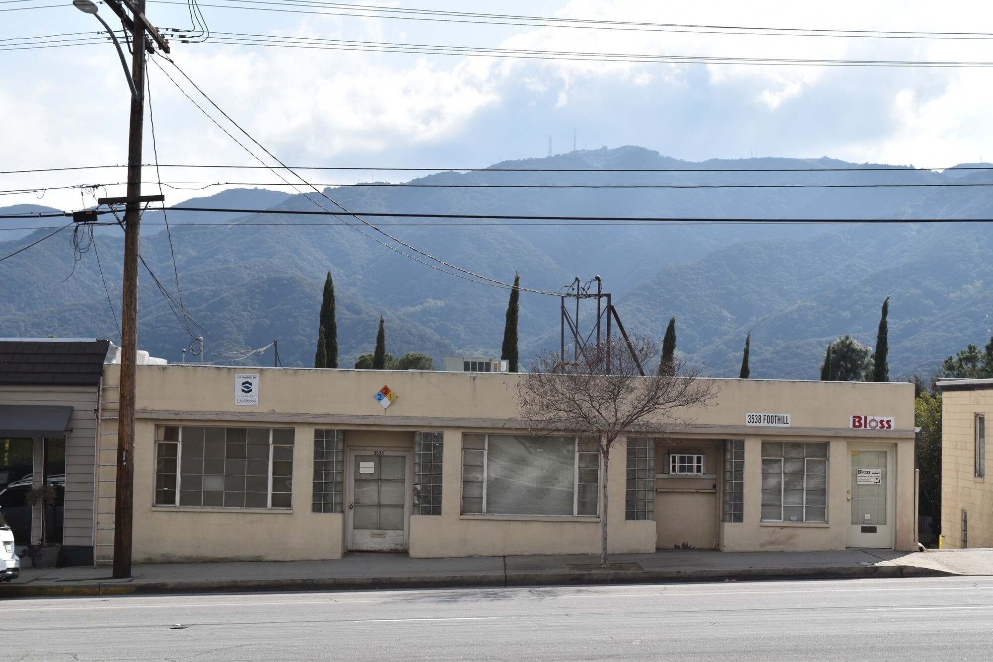 3538 Foothill Blvd, La Crescenta, CA à vendre Photo principale– Image 1 sur 4