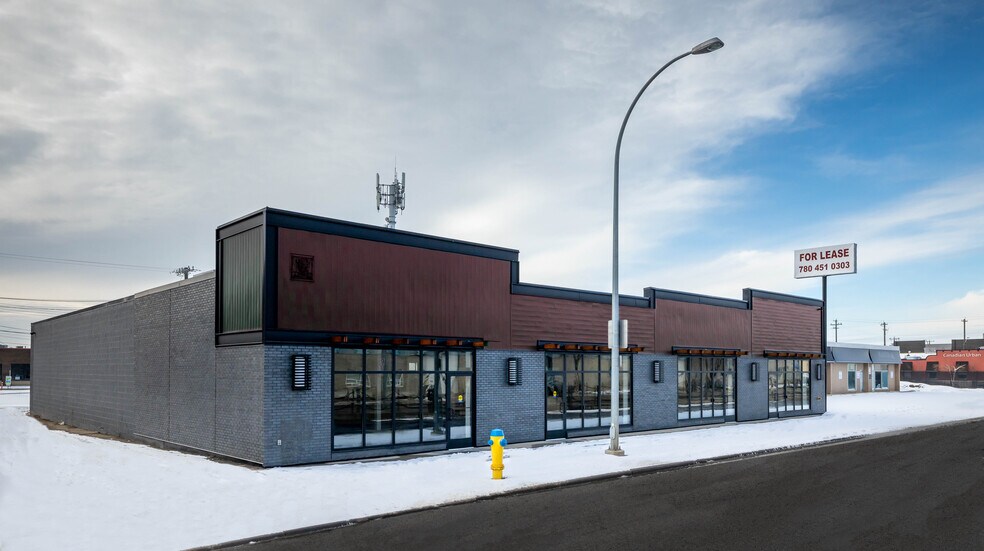 10510 105 St NW, Edmonton, AB à vendre - Photo de l’immeuble – Image 3 sur 18