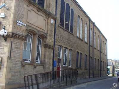 1 Hall St, Brighouse à louer - Photo de l’immeuble – Image 2 sur 3