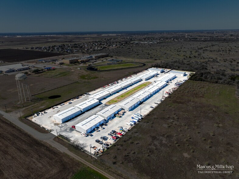 395 County Road 202, Kyle, TX à vendre - Photo de l’immeuble – Image 2 sur 7