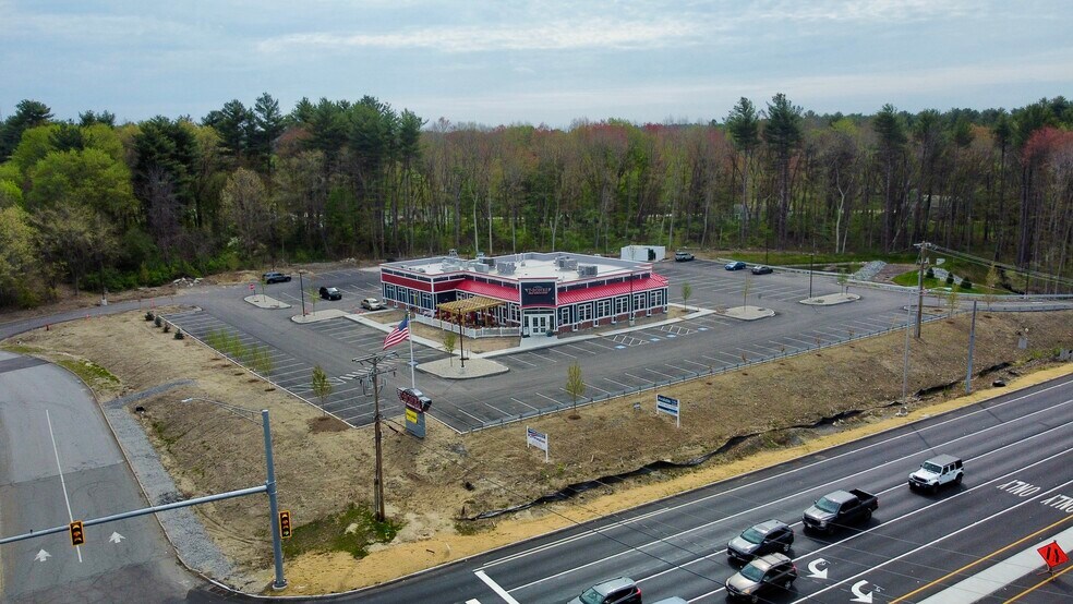 256 Lowell Rd, Hudson, NH à louer - Photo de l’immeuble – Image 2 sur 8