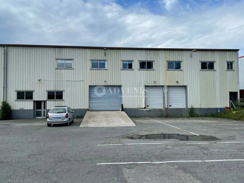 Industriel/Logistique dans Ormes à louer - Photo de l’immeuble – Image 3 sur 12