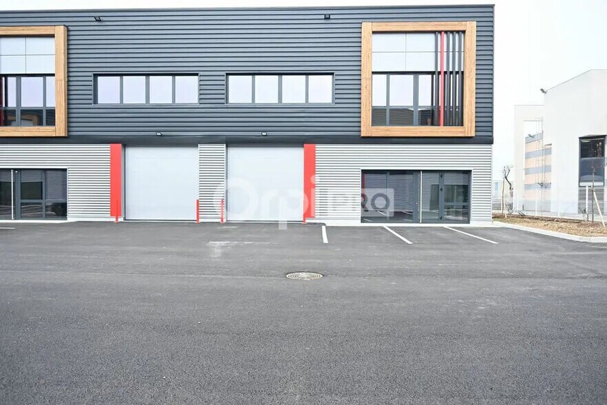 Bureau dans Saint-Quentin-Fallavier à louer - Photo de l’immeuble – Image 3 sur 3