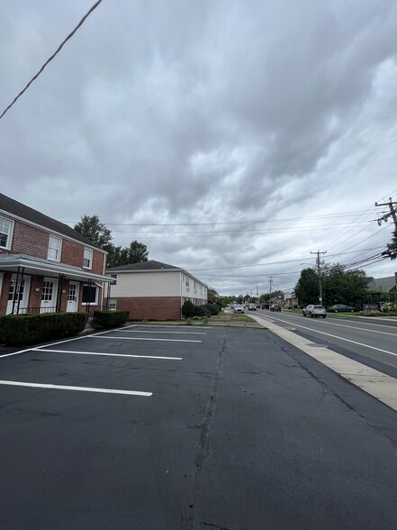 266 Hebron Ave, Glastonbury, CT à louer - Photo de l’immeuble – Image 3 sur 20