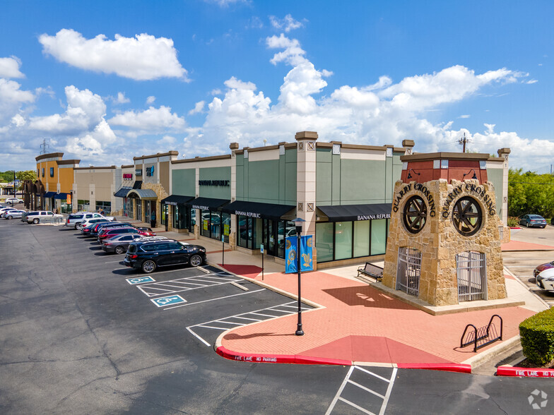 255-1 E Basse Rd, San Antonio, TX à louer - Photo de l’immeuble – Image 1 sur 14