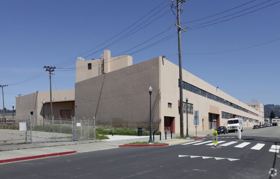 3100 San Pablo Ave, Berkeley, CA à louer - Photo de l’immeuble – Image 2 sur 9