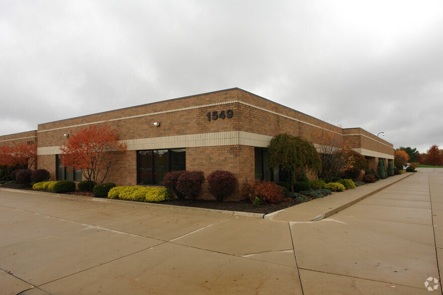 1549 Boettler Rd, Uniontown, OH à louer - Photo principale – Image 1 sur 3