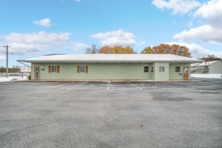 165 E Robbins St, Wheatfield, IN à vendre - Photo de l’immeuble – Image 2 sur 34