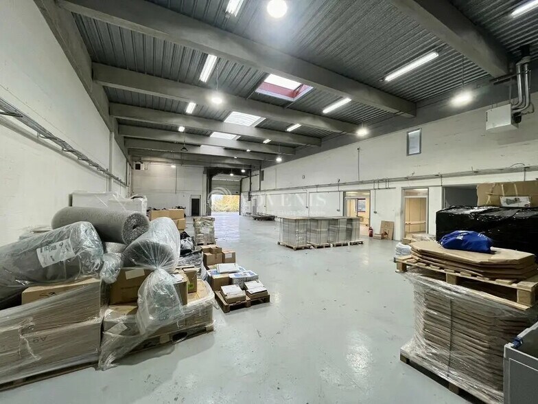 Local d’activités dans Argenteuil à louer - Photo de l’immeuble – Image 3 sur 10